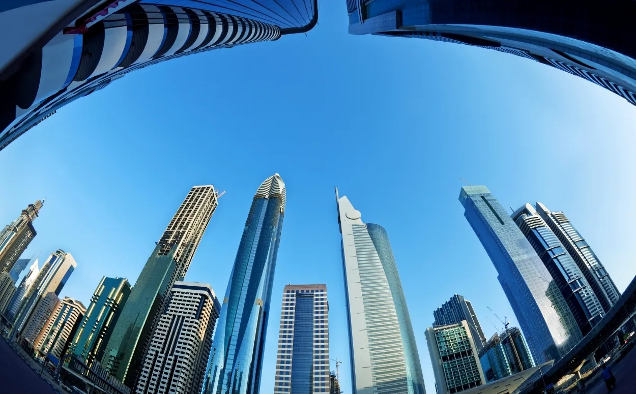 Site institucional que mostra garantias e políticas de atendimento